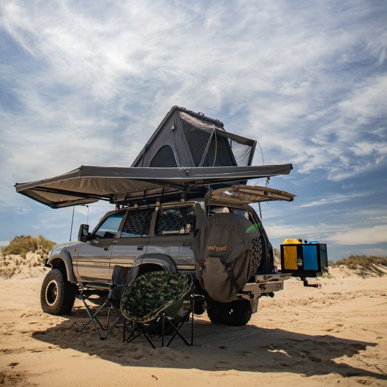 Freestanding 180-degree awning with built-in colour-changing